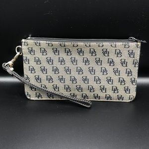 D&B Zip Wristlet